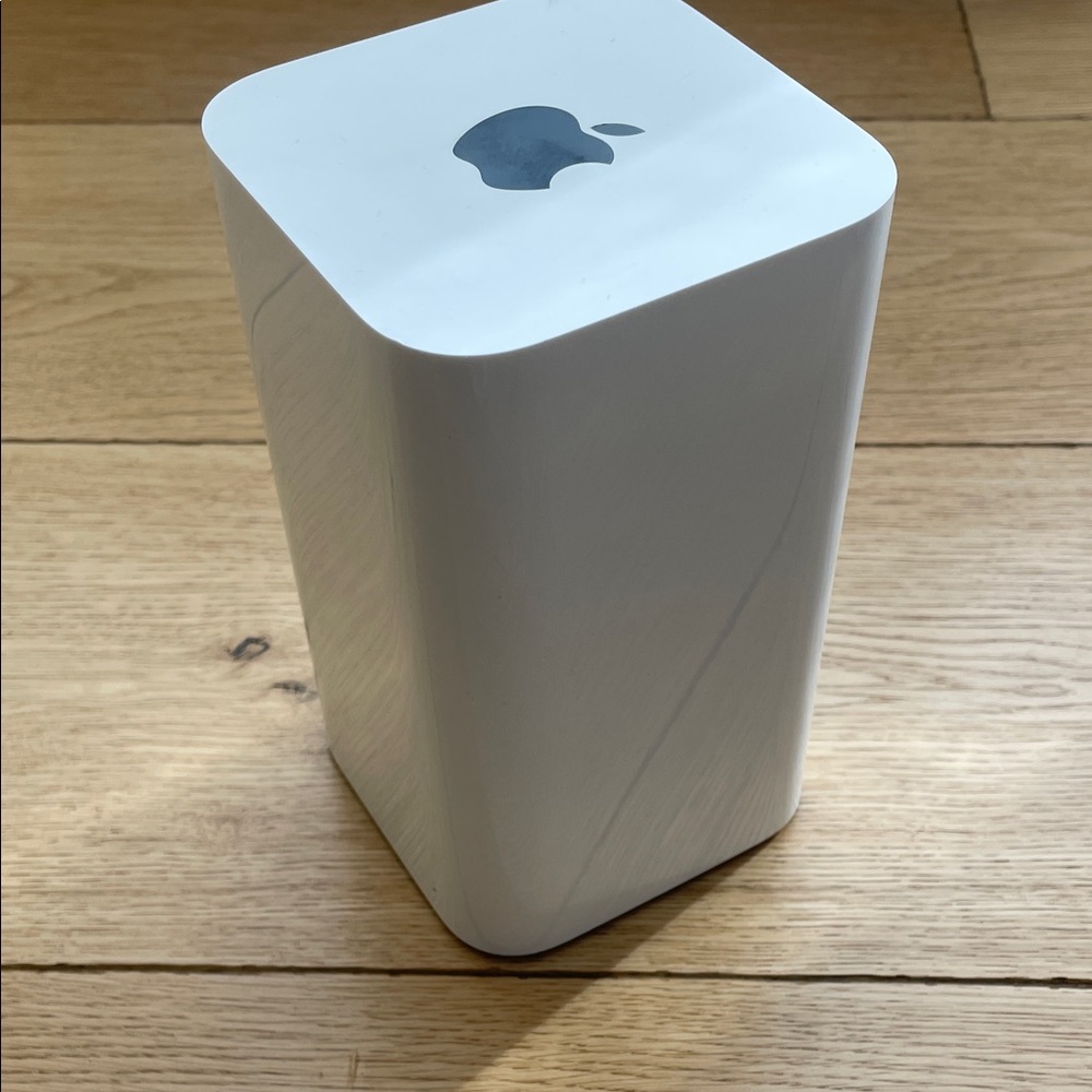 Apple AirPort Extreme Wireless Router with Cable (High Speed Ethernet hub) - 1GB - Picture 7 of 8